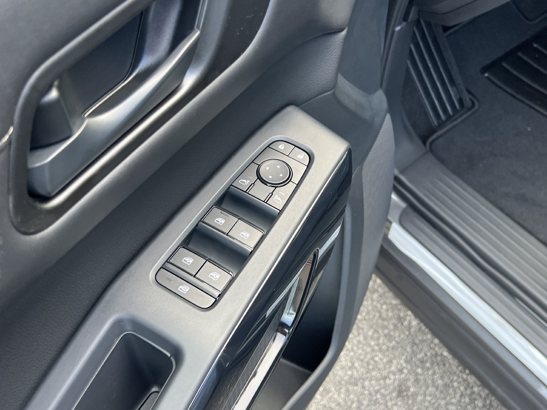 New 2026 Nissan Pathfinder SV FWD image 16