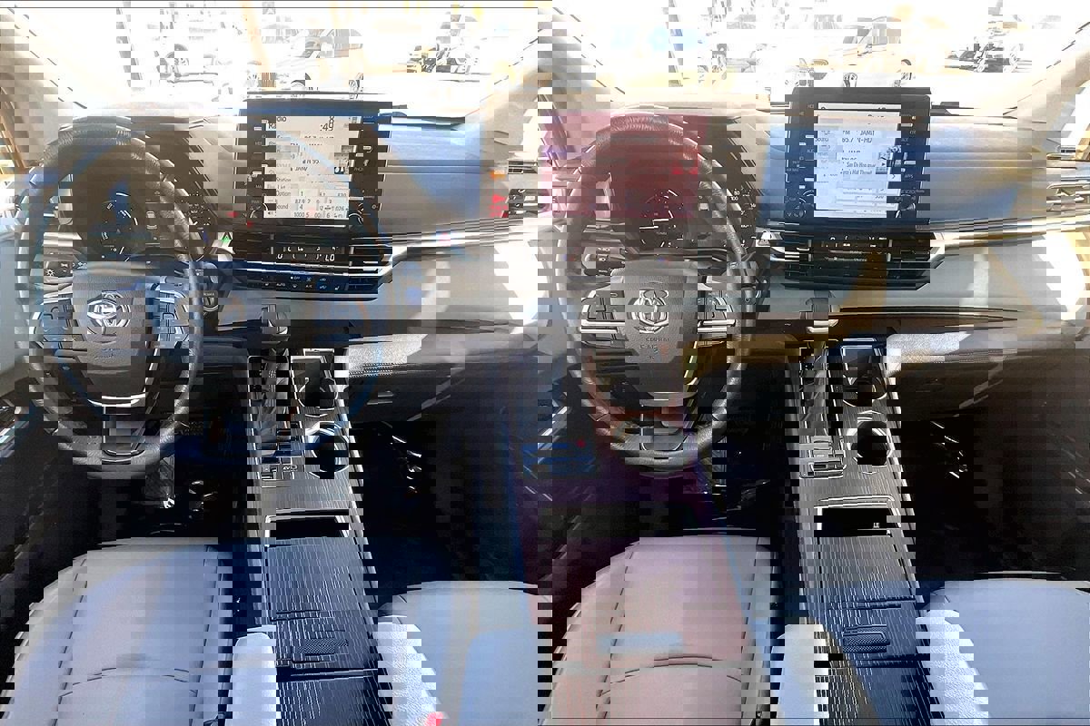 Used 2023 Toyota Sienna XLE image 11