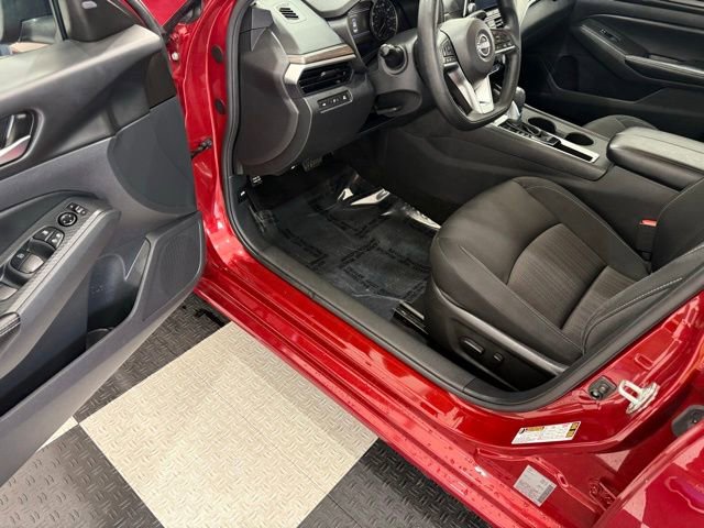 Used 2025 Nissan Altima 2.5 SV FWD image 29