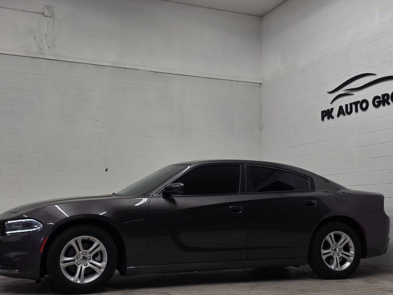 Used 2020 Dodge Charger SXT w/ Leather Interior Group image 5