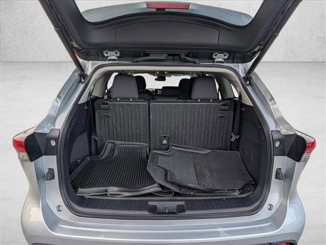 Used 2023 Toyota Highlander LE image 6
