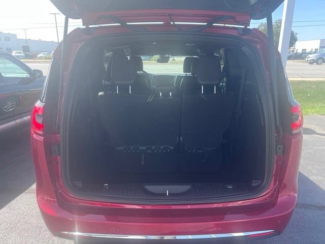 Used 2025 Chrysler Pacifica Select FWD image 14