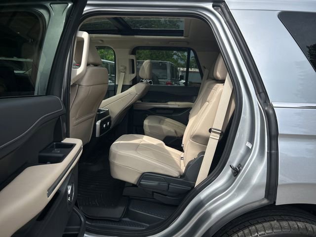 Used 2024 Ford Expedition Limited RWD image 25