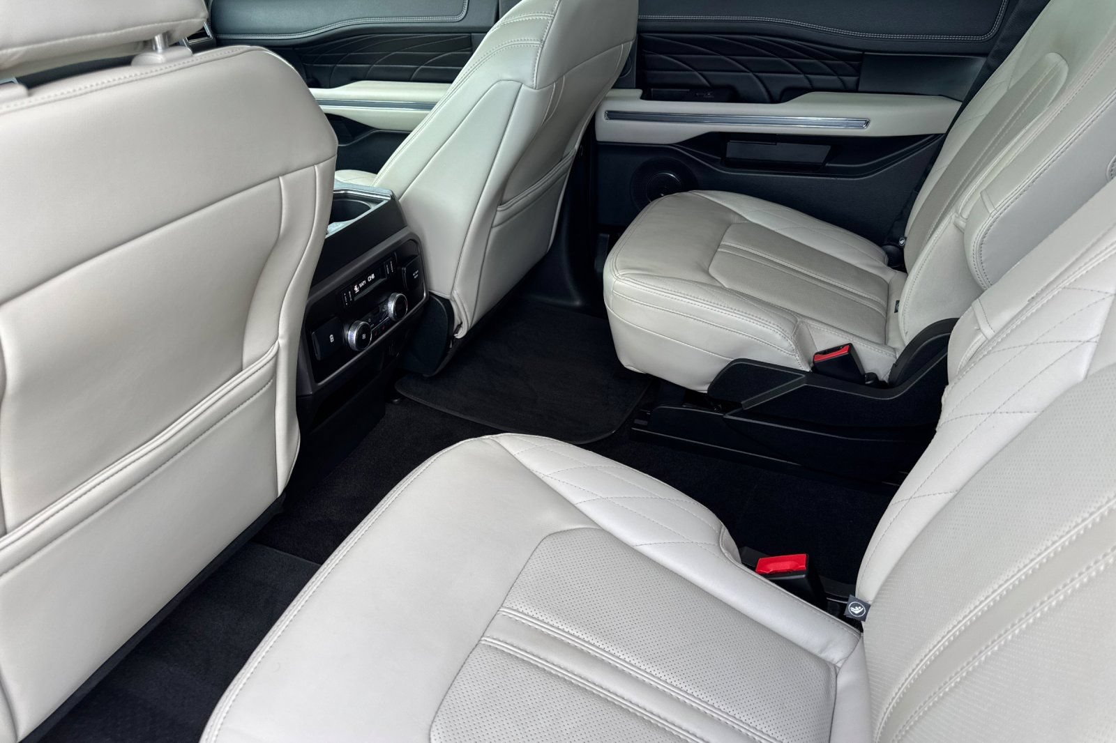 Used 2019 Ford Expedition Platinum RWD image 14