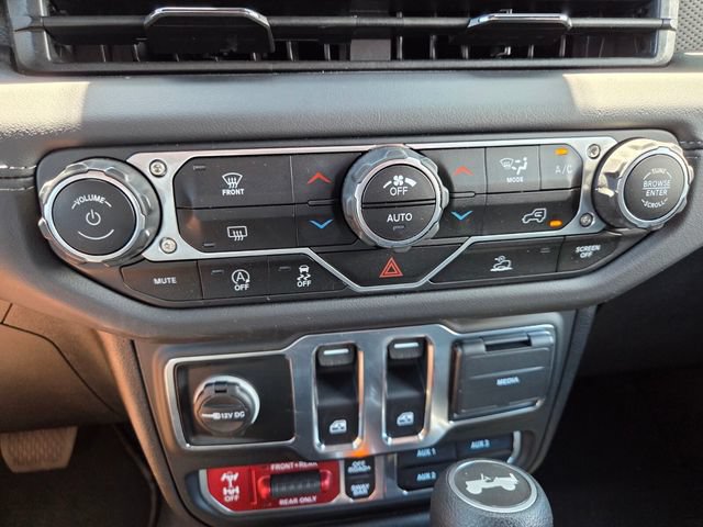 Used 2024 Jeep Wrangler Rubicon AWD/4WD image 25