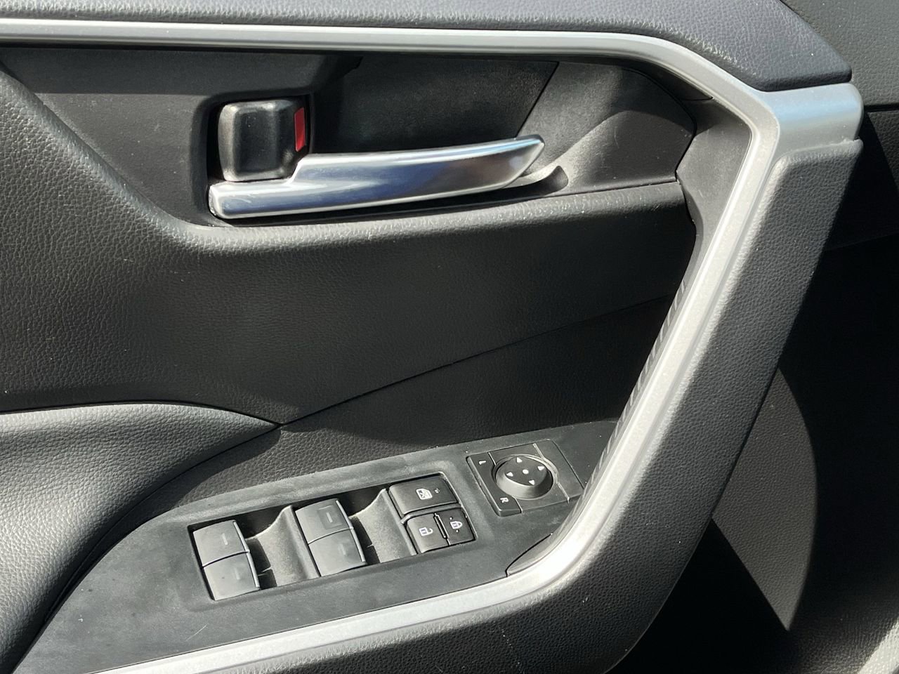 Used 2024 Toyota RAV4 XLE image 21