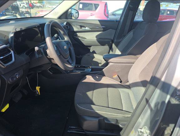 Used 2024 Chevrolet TrailBlazer LS FWD image 2