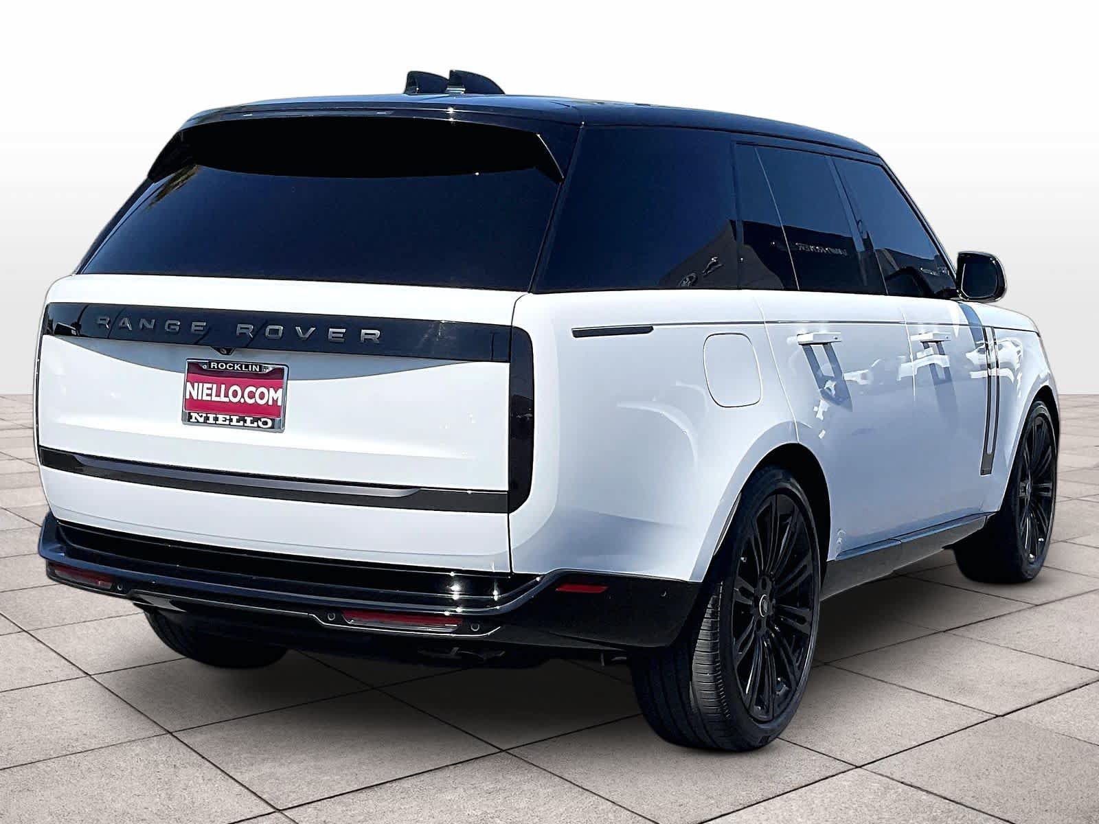 Used 2025 Land Rover Range Rover SE AWD/4WD image 16