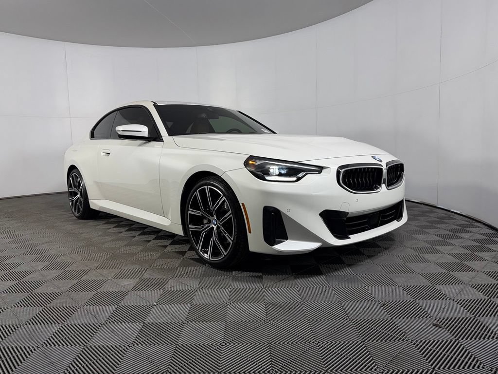 Used 2024 BMW 230i Coupe w/ Convenience Package RWD image 4