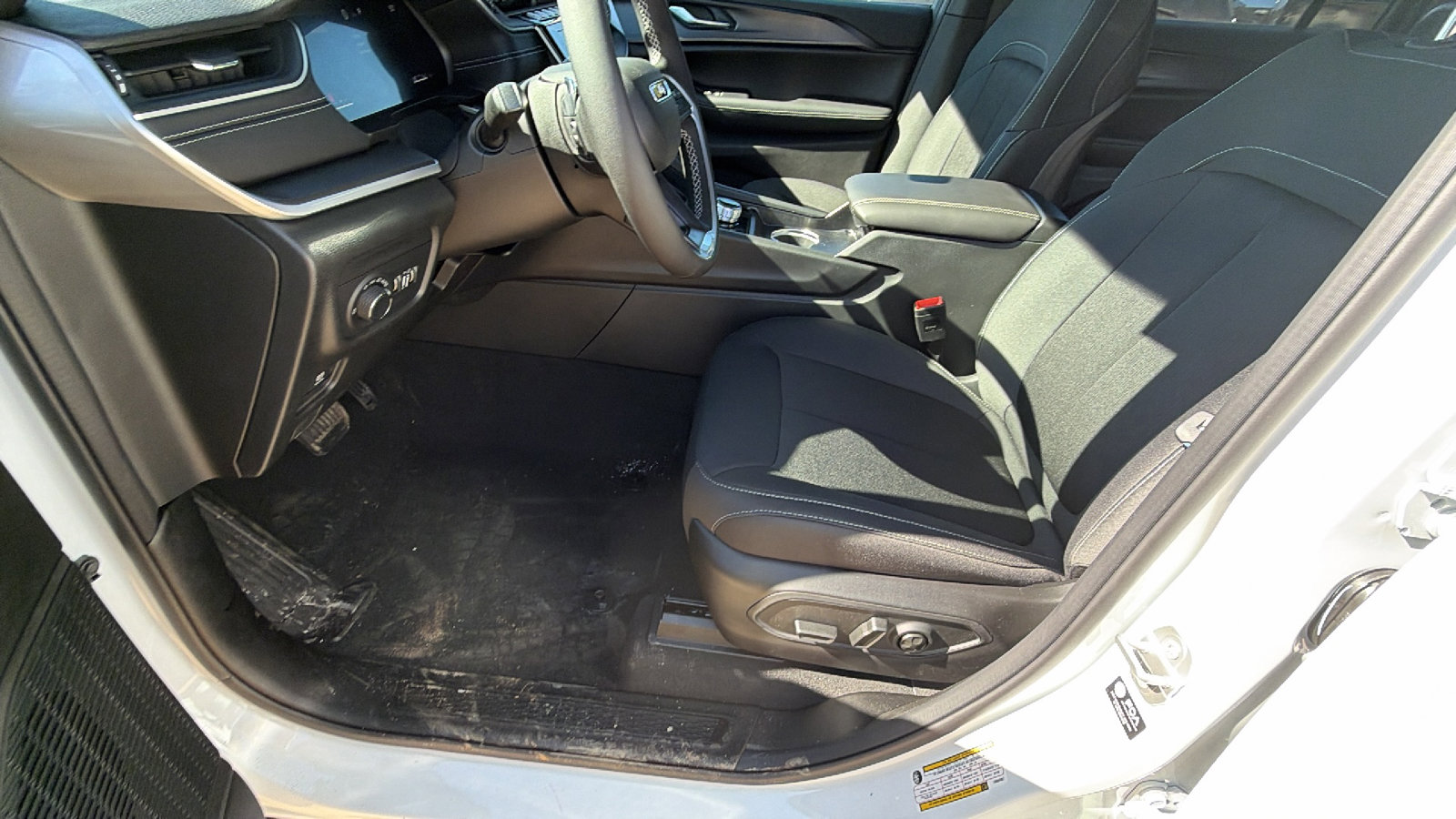 New 2026 Jeep Grand Cherokee L Laredo image 16