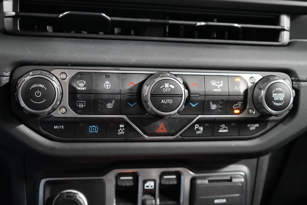 Used 2024 Jeep Wrangler High Altitude AWD/4WD image 24