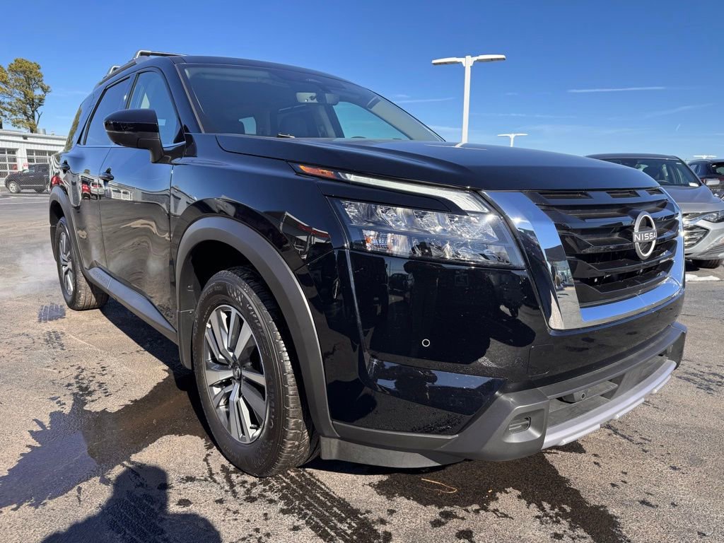 Used 2025 Nissan Pathfinder SL image 7