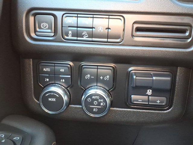 Certified 2023 GMC Yukon AT4 w/ Max Trailering Package AWD/4WD image 19