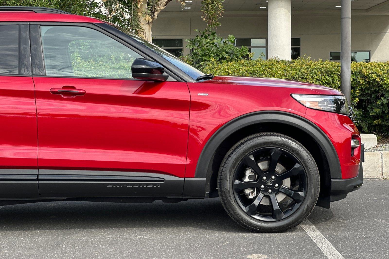 Used 2023 Ford Explorer ST-Line w/ Class IV Trailer Tow Package image 33