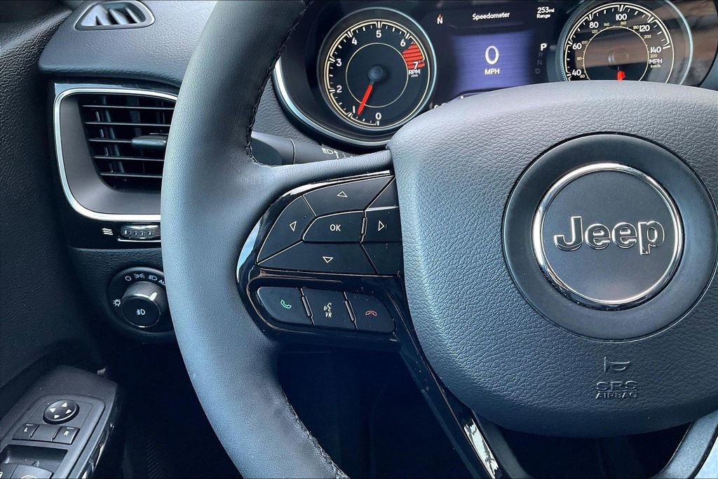 Used 2023 Jeep Cherokee Altitude Lux image 17