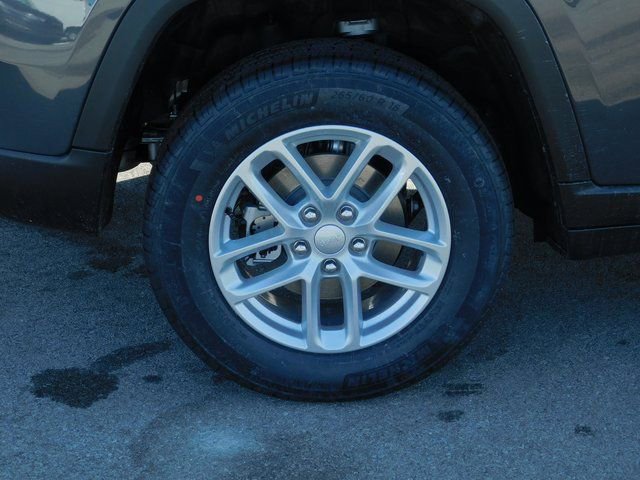 New 2026 Jeep Grand Cherokee Laredo w/ Trailer Tow Package image 27