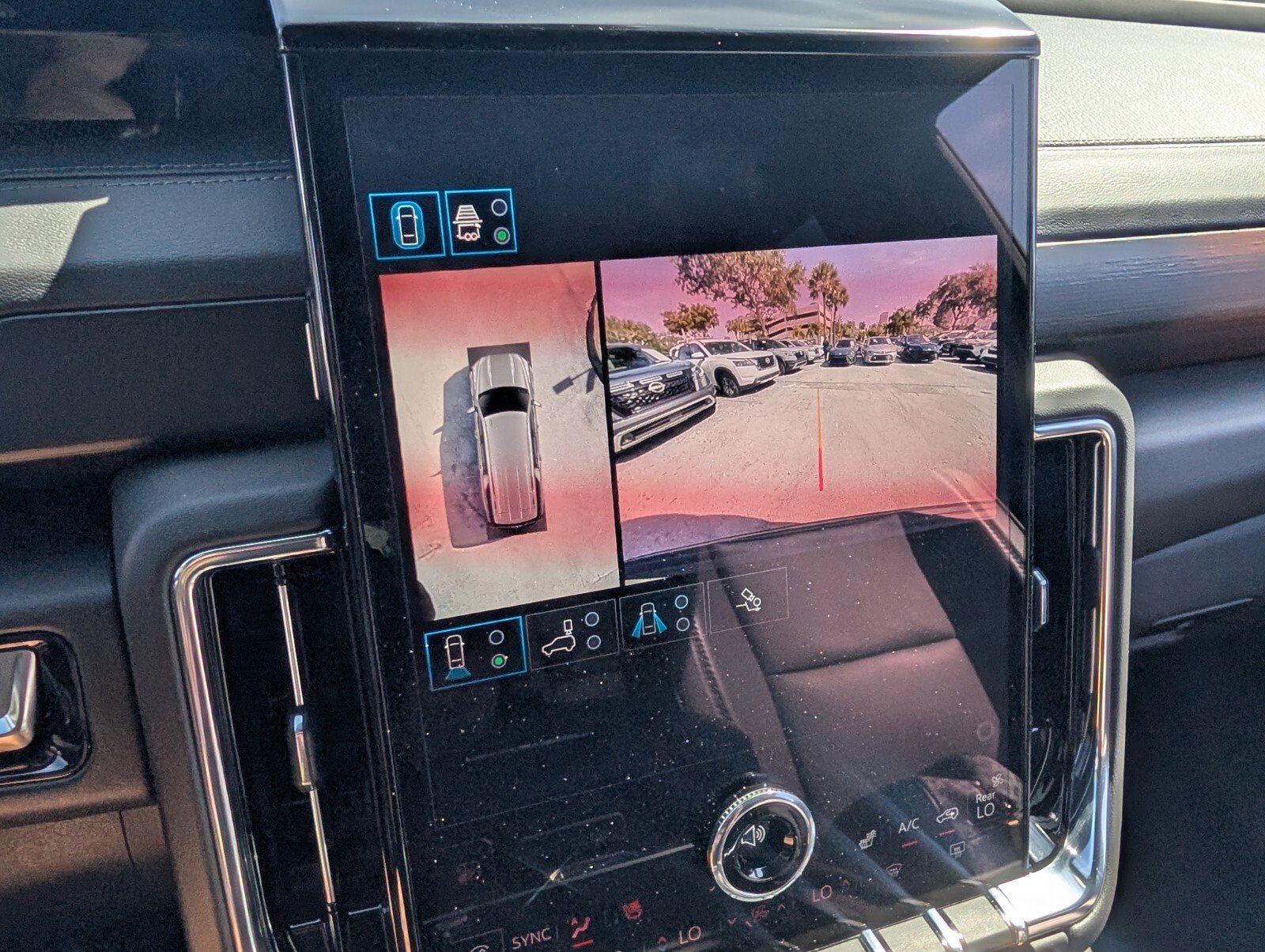 Used 2025 GMC Yukon XL Denali RWD image 27