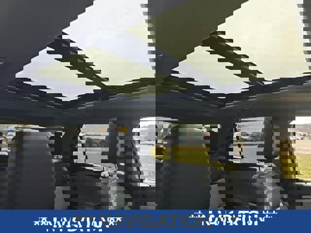 Used 2022 Ford Explorer XLT w/ Equipment Group 202A image 7