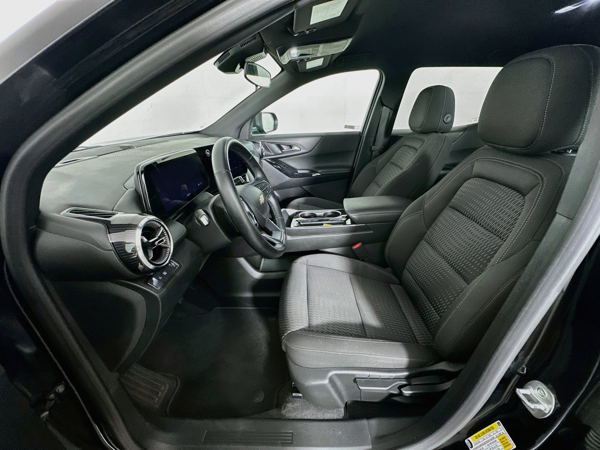 Used 2025 Chevrolet Equinox LT FWD image 13