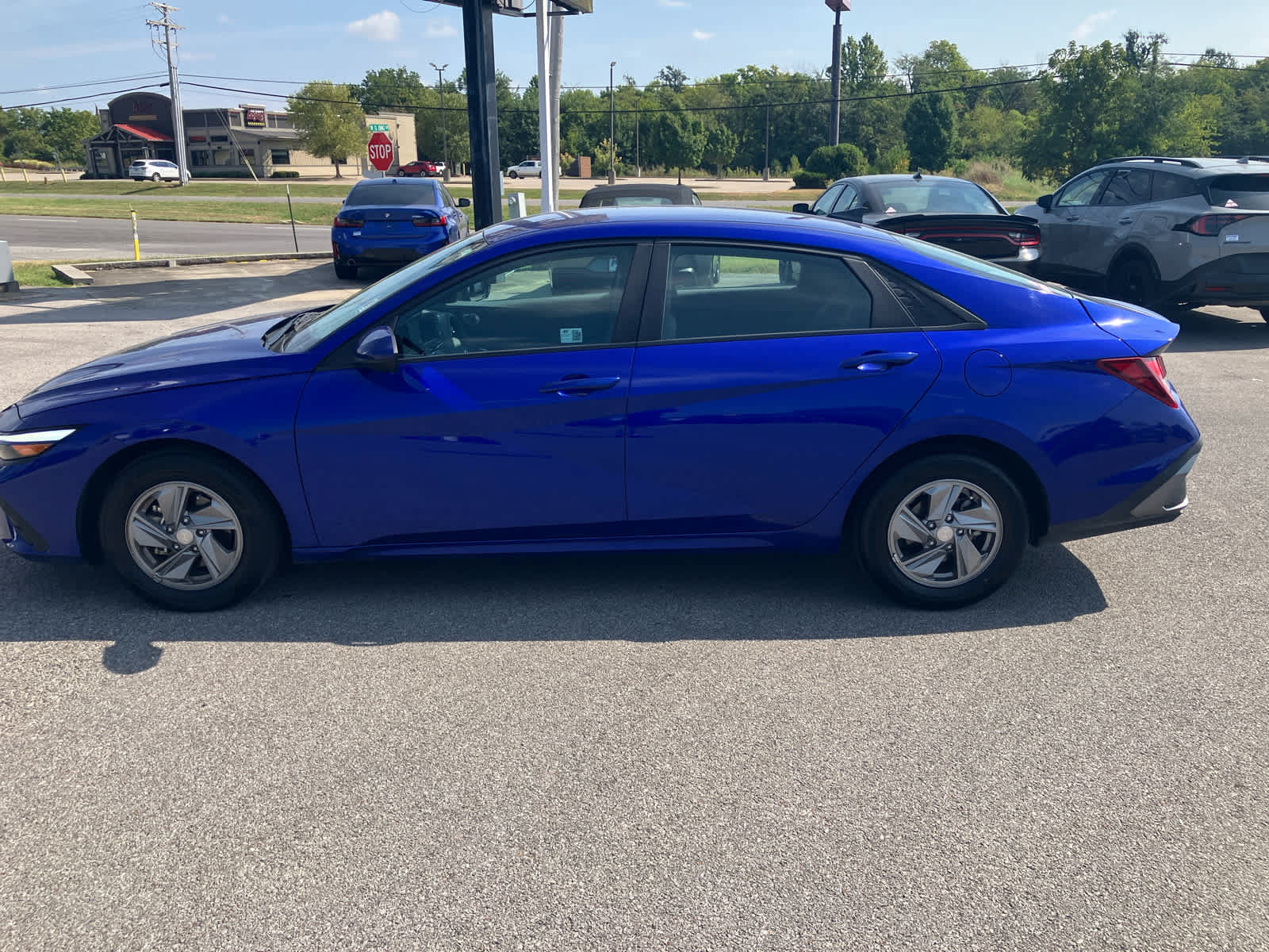 Used 2024 Hyundai Elantra SE FWD image 4