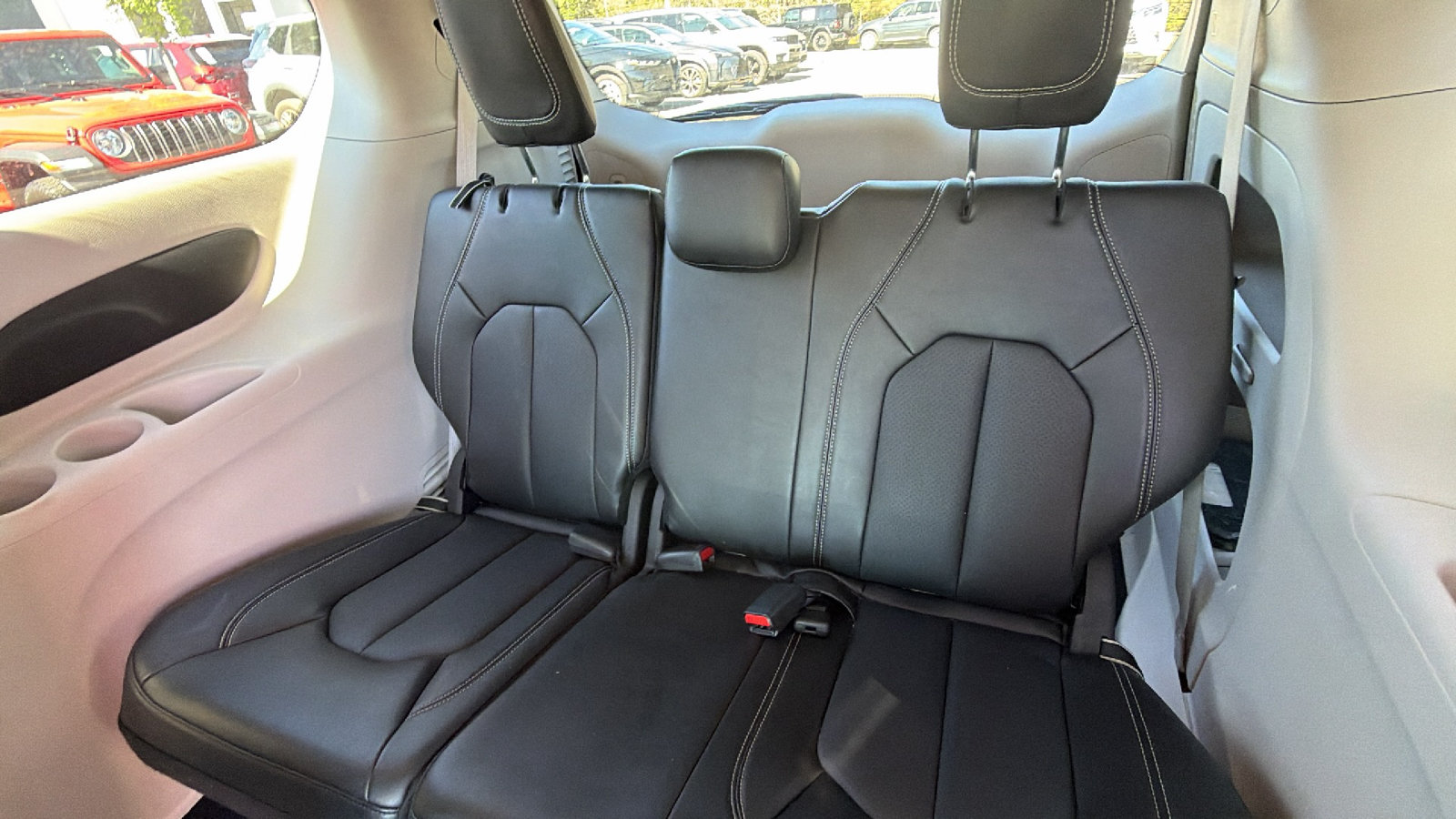 Certified 2024 Chrysler Pacifica Touring-L FWD image 23