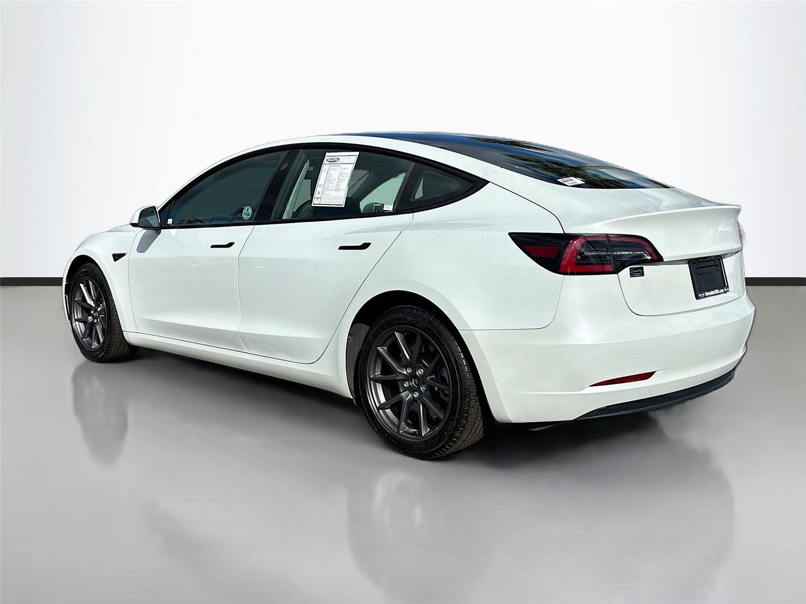 Used 2023 Tesla Model 3 Standard Range image 5