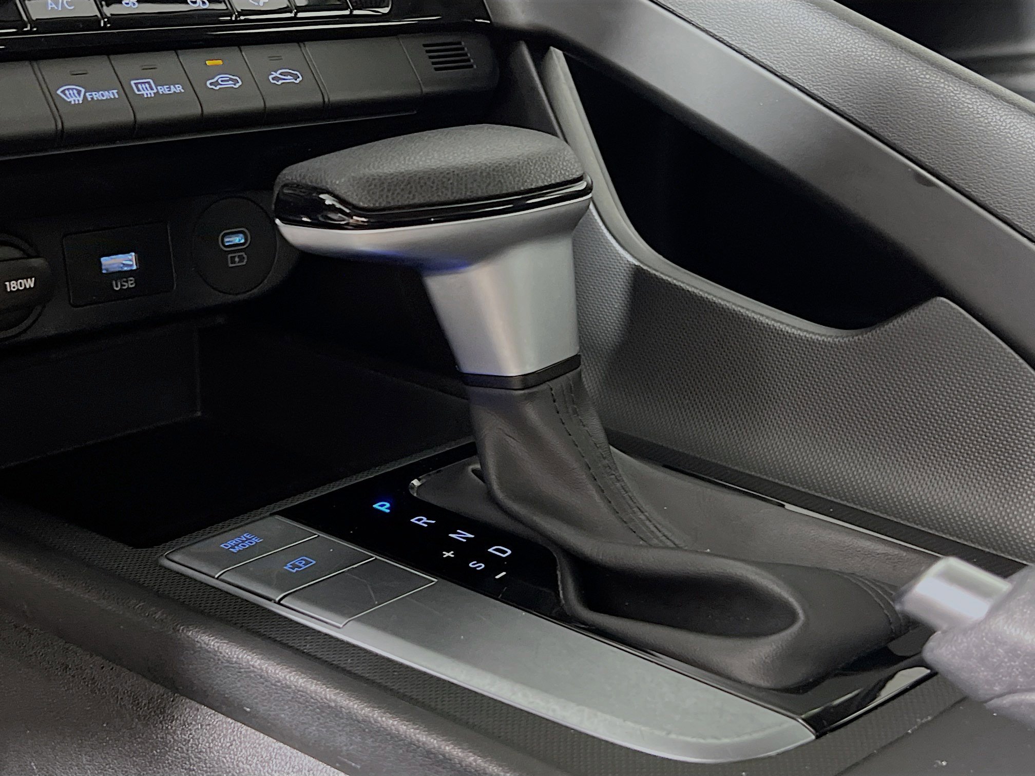 Used 2024 Hyundai Elantra SEL image 24