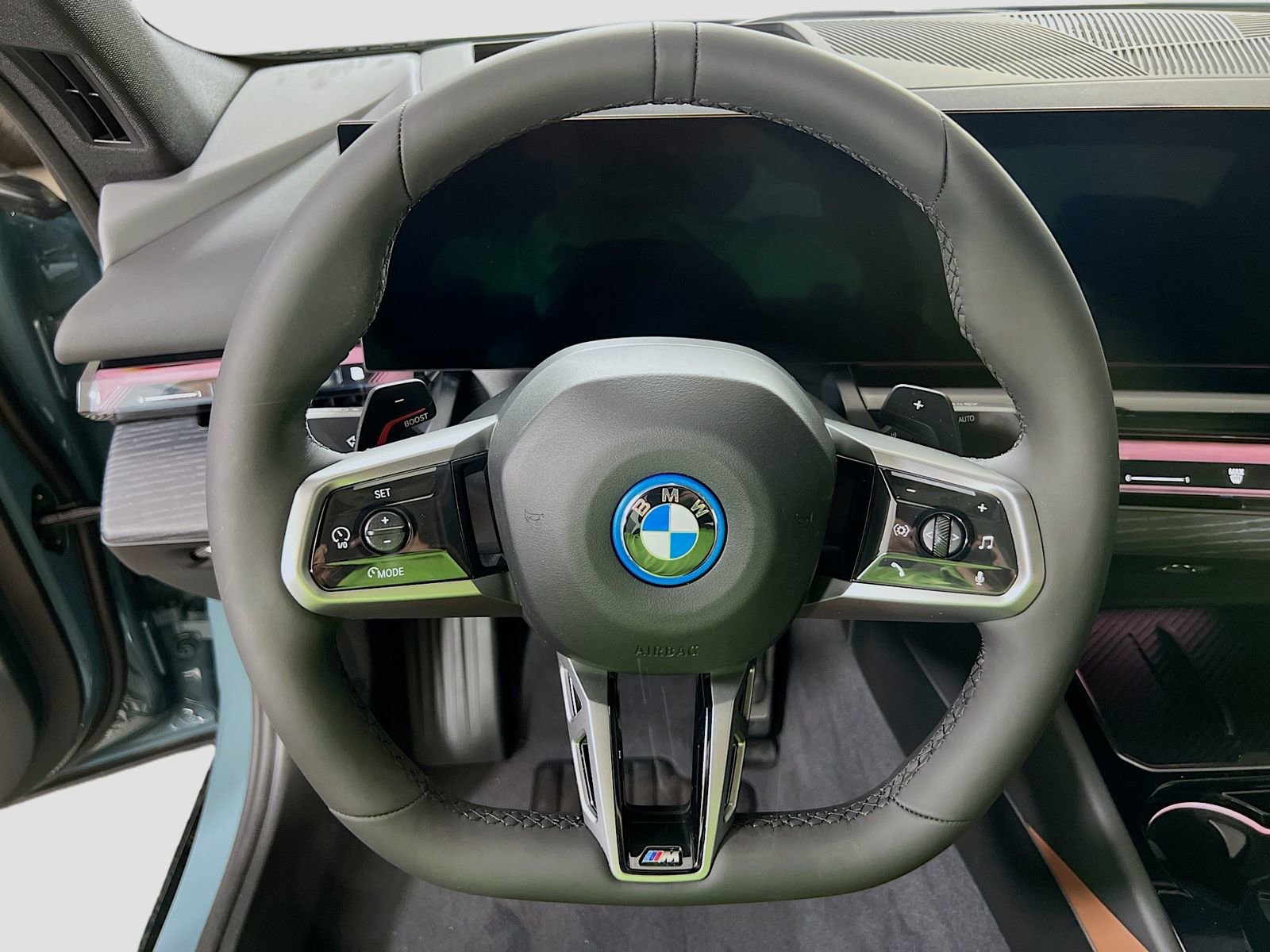 New 2026 BMW 550e xDrive w/ Executive Package image 13