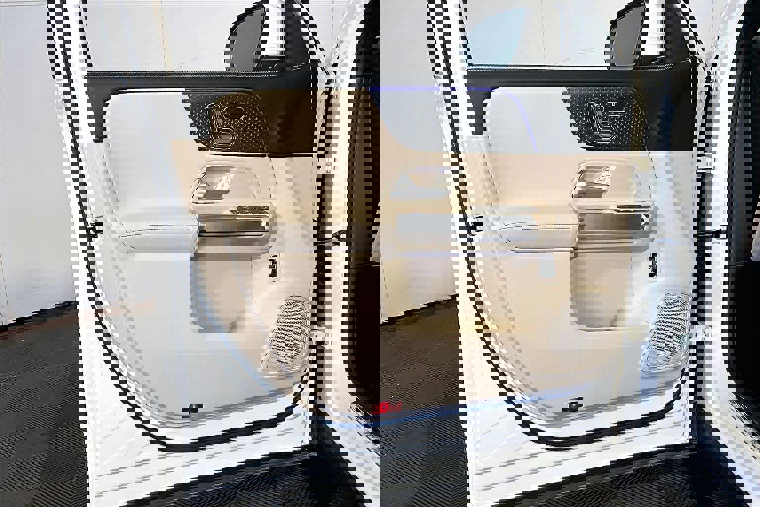 New 2026 Mercedes-Benz GLB 250 4MATIC image 11