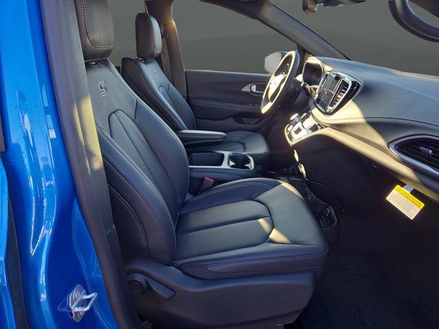 New 2026 Chrysler Pacifica Select w/ S Appearance Package image 30