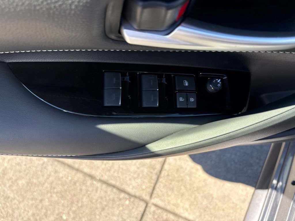 Used 2024 Toyota Corolla SE FWD image 12