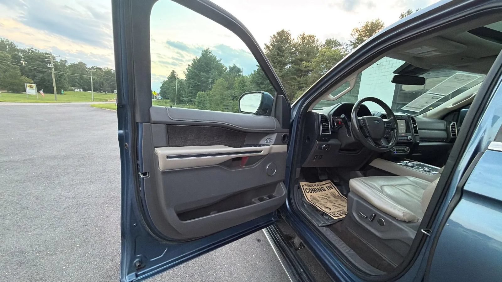 Used 2018 Ford Expedition Limited w/ Equipment Group 301A AWD/4WD image 16