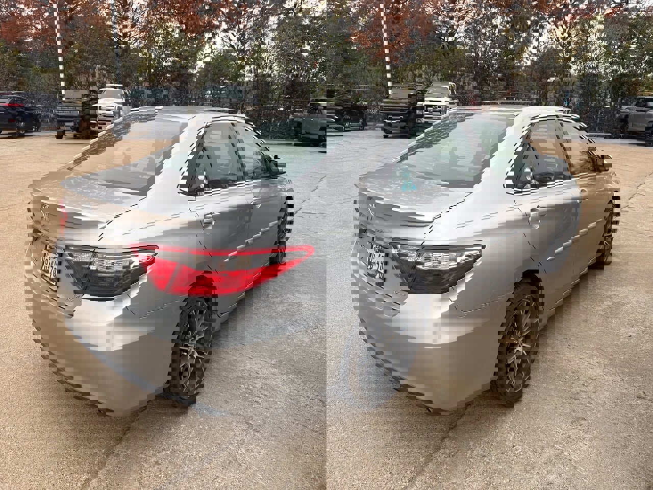 Used 2016 Toyota Camry XSE image 3