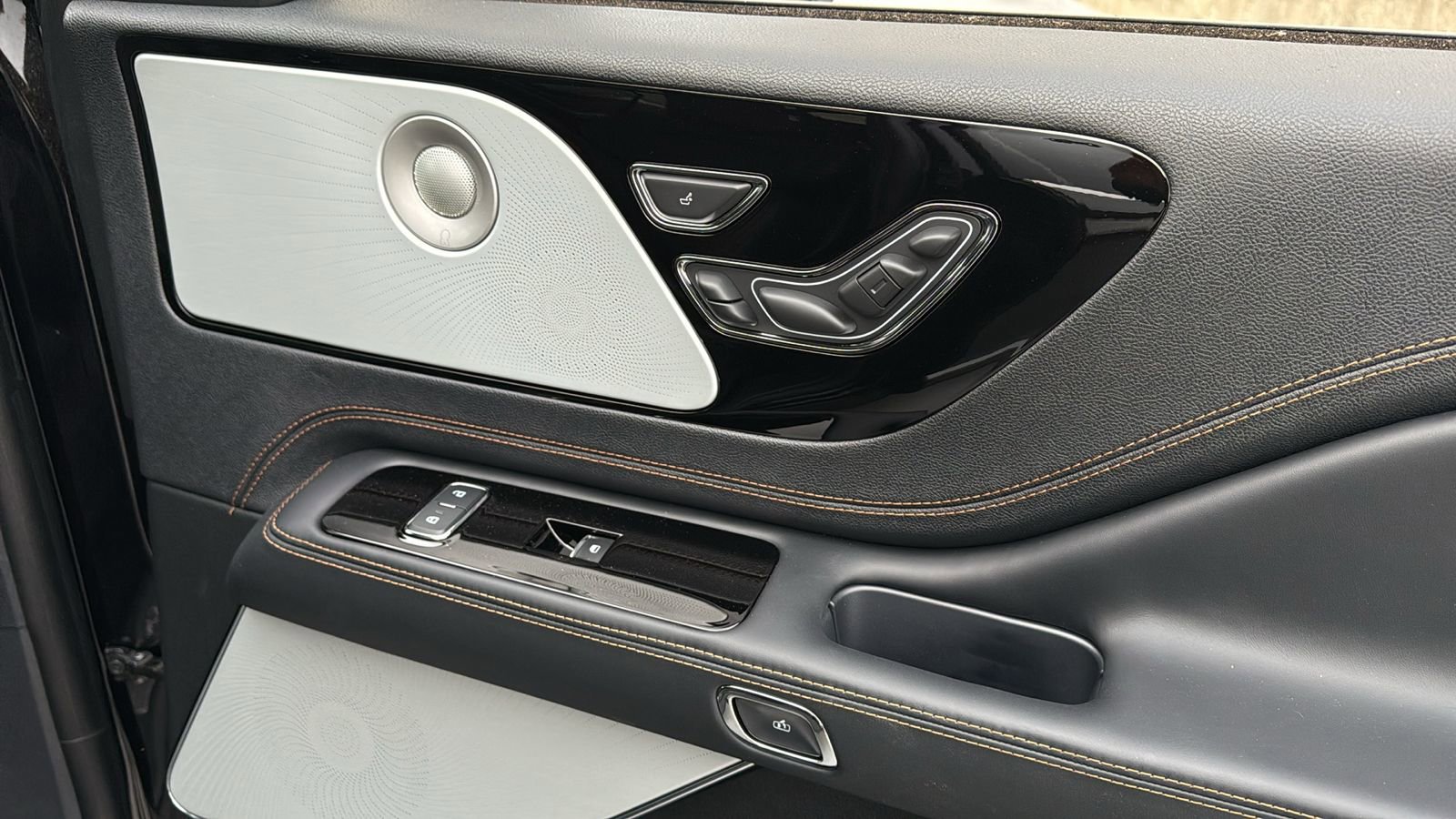 New 2025 Lincoln Aviator Black Label image 8