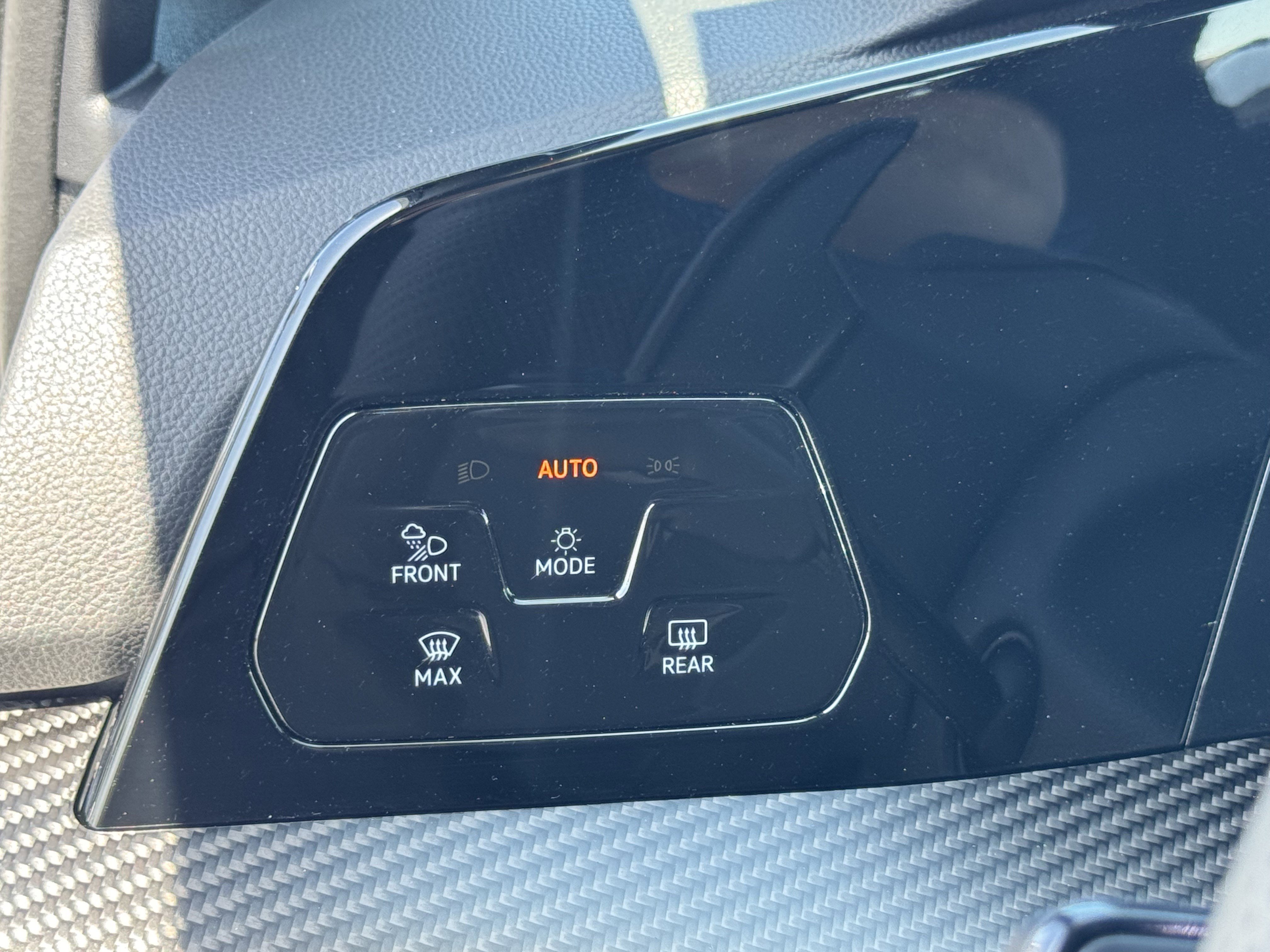 Certified 2025 Volkswagen Golf R Black Edition AWD/4WD image 31