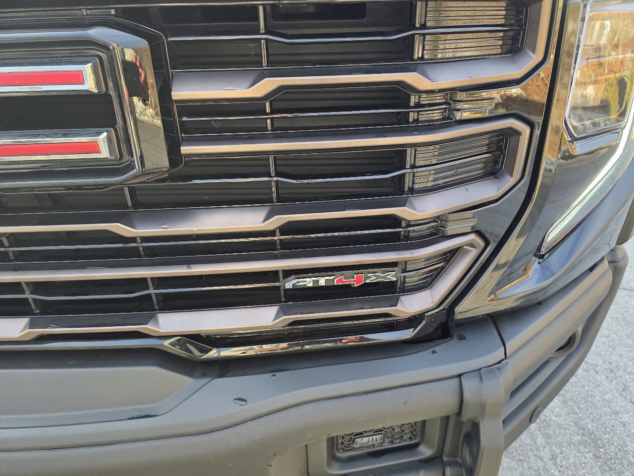 Used 2025 GMC Sierra 1500 AT4X image 11