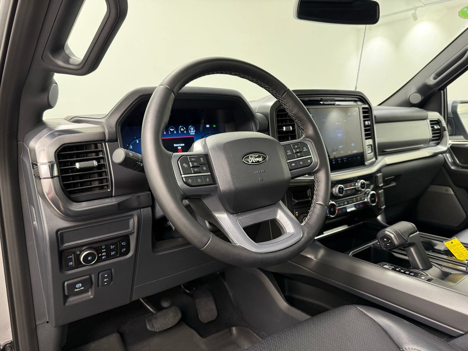 Used 2025 Ford F150 Lariat w/ Equipment Group 501A Mid AWD/4WD image 16