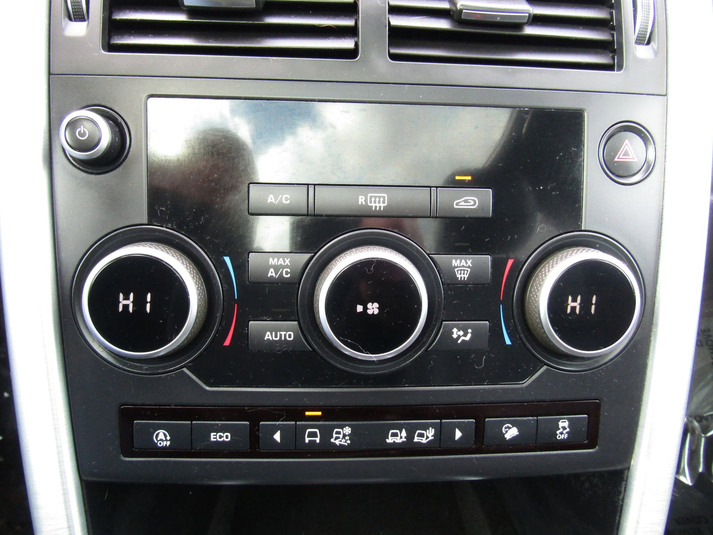 Used 2019 Land Rover Discovery Sport HSE image 32