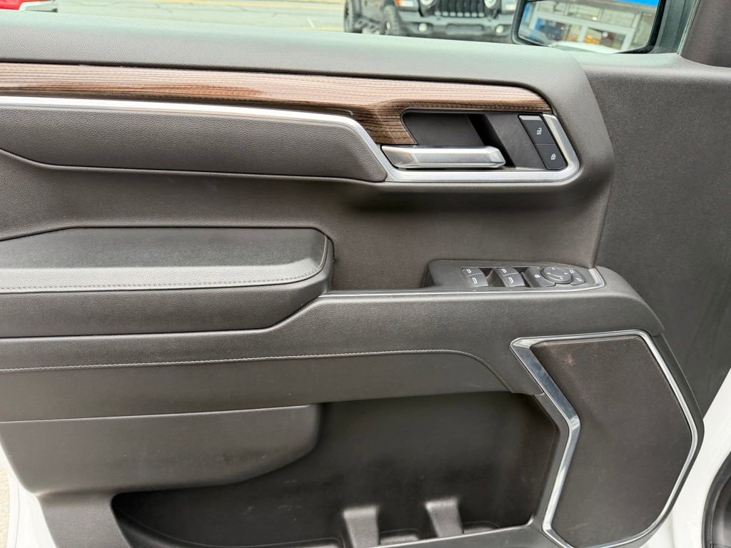 Used 2025 Chevrolet Silverado 1500 LT image 14