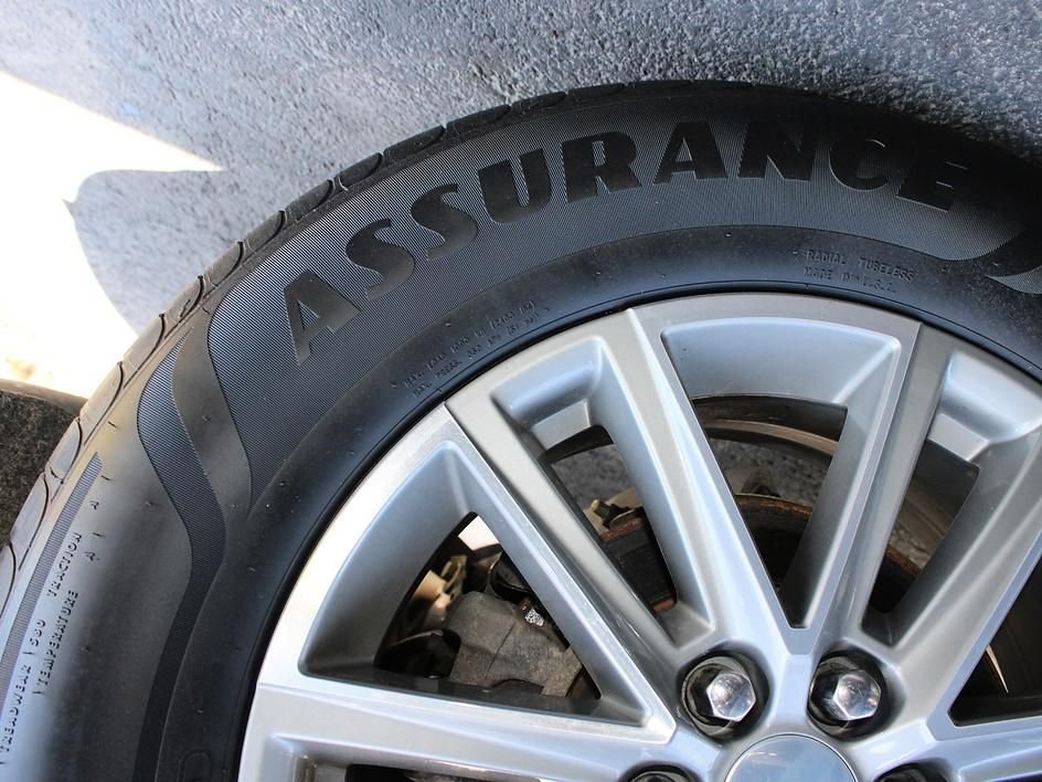 Used 2023 Chevrolet Traverse LT image 10