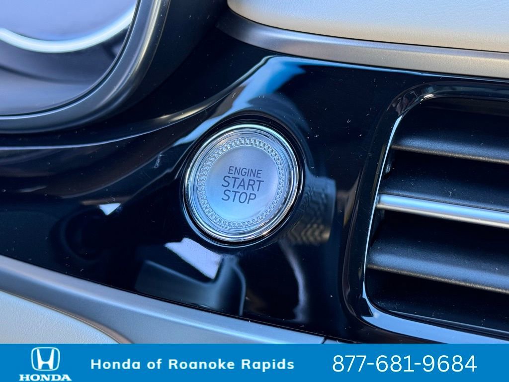 Used 2024 Genesis G70 2.5T image 17