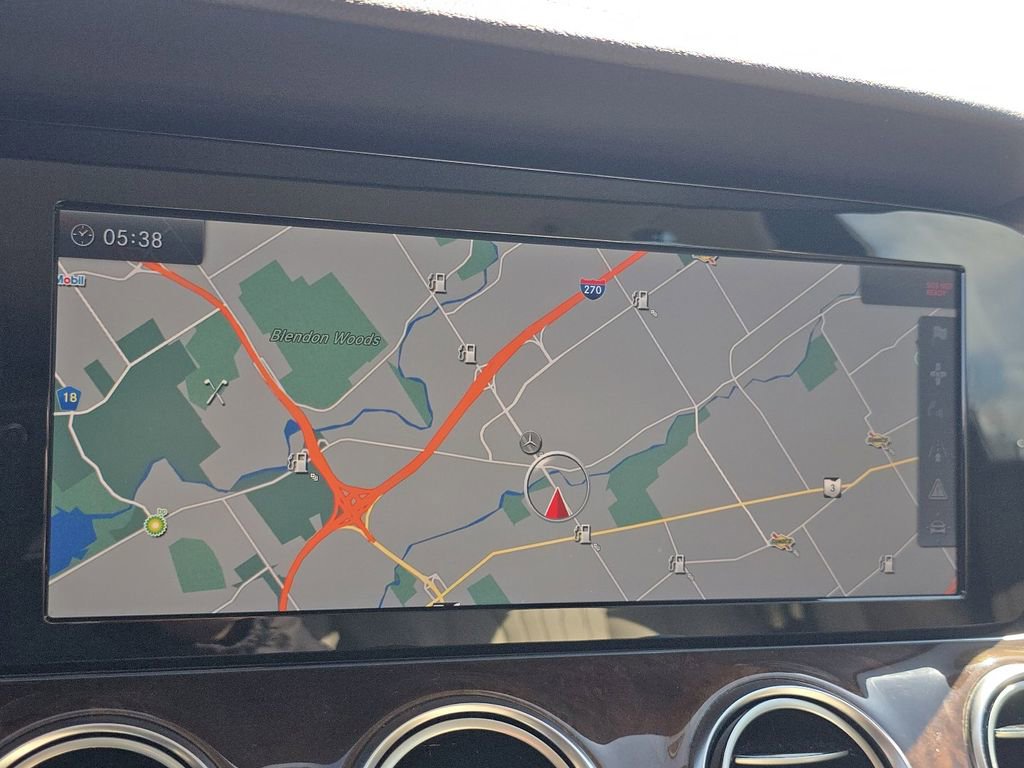 Used 2017 Mercedes-Benz E 400 4MATIC Wagon image 4