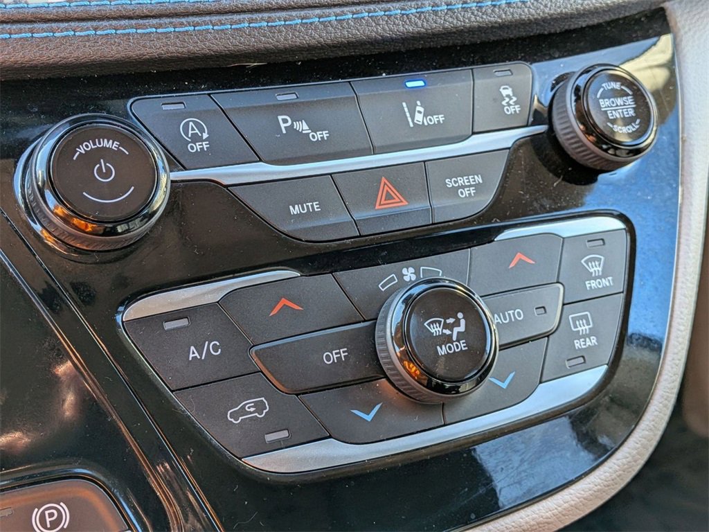 Used 2021 Chrysler Pacifica Touring image 42