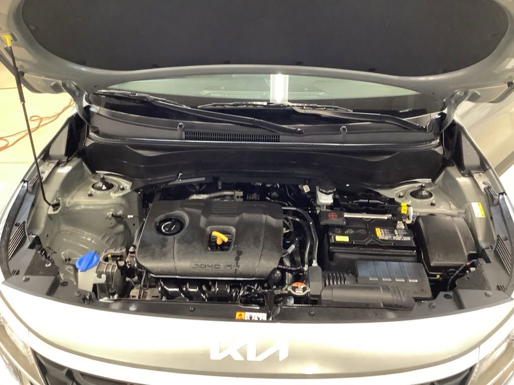 Certified 2025 Kia Seltos LX AWD/4WD image 18