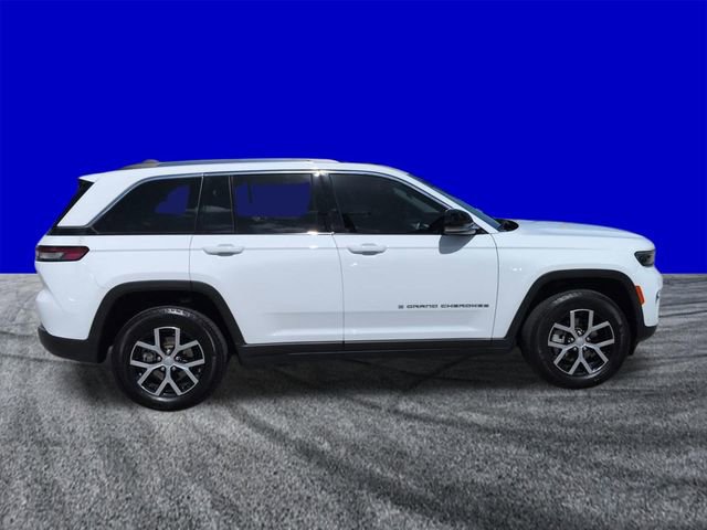 Used 2023 Jeep Grand Cherokee Limited w/ Luxury Tech Group II AWD/4WD image 3