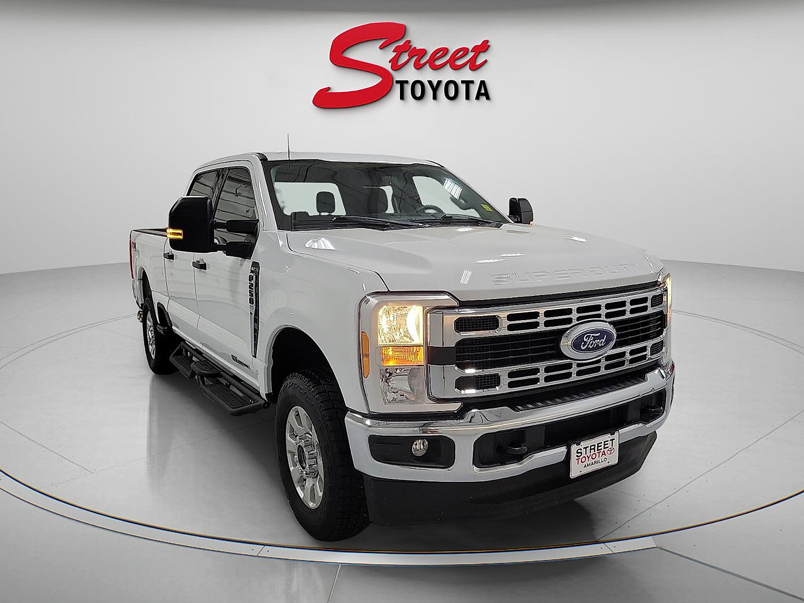 Used 2023 Ford F250 XLT w/ FX4 Off-Road Package AWD/4WD image 3