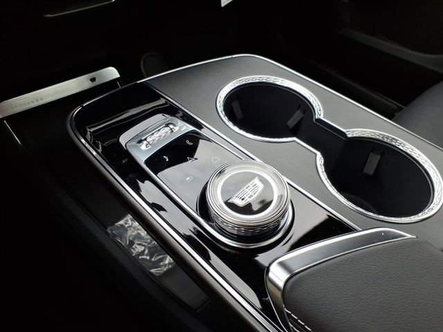 New 2026 Cadillac Lyriq Luxury AWD/4WD image 32