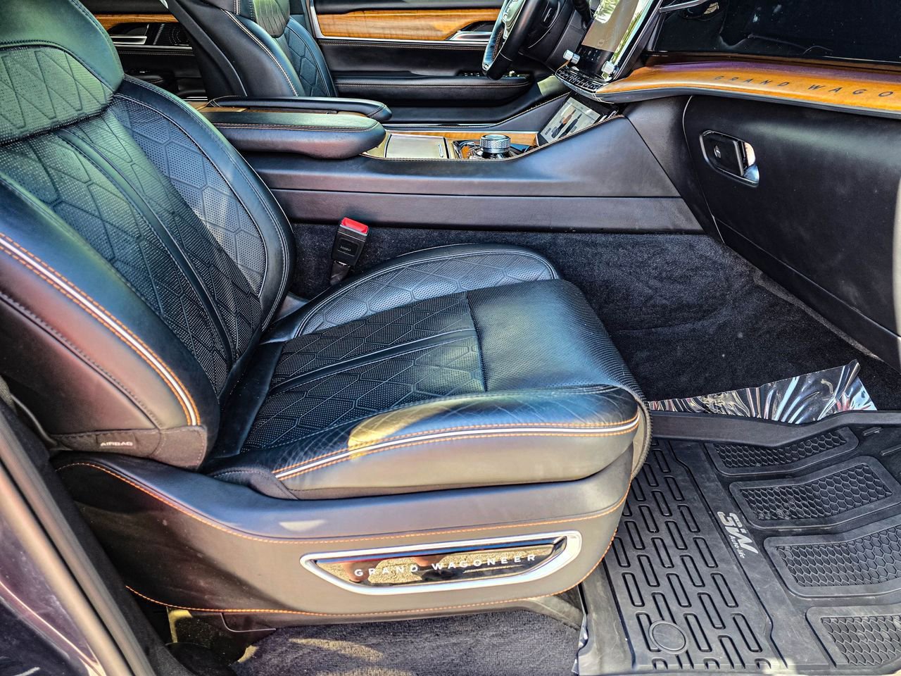 Used 2022 Jeep Grand Wagoneer Series III AWD/4WD image 47