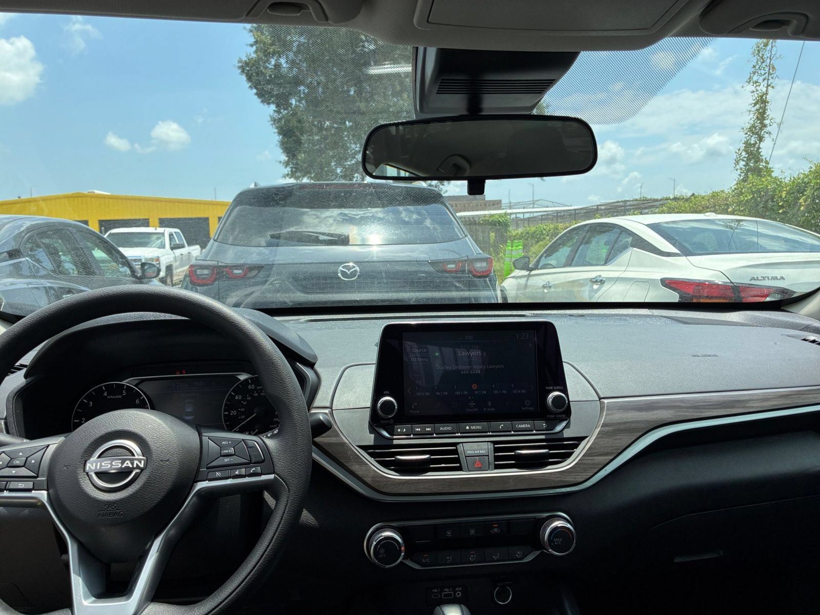 Used 2025 Nissan Altima 2.5 SV FWD image 32