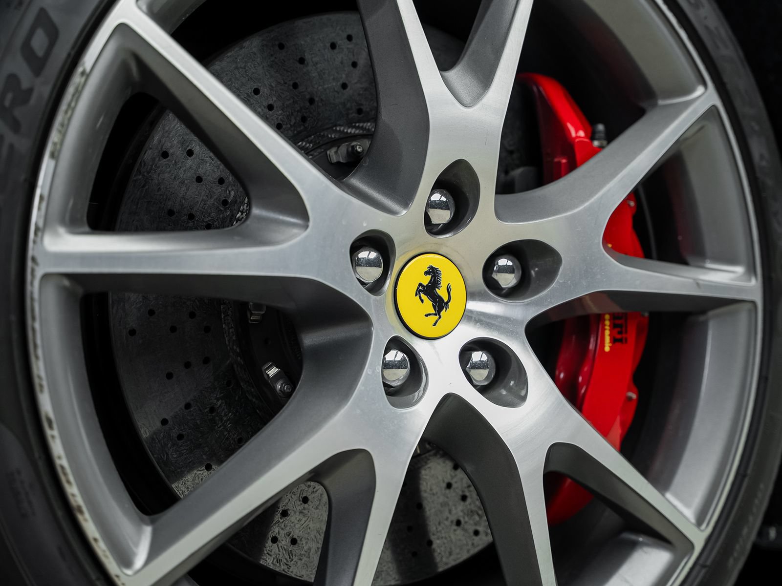 Used 2010 Ferrari California RWD image 25